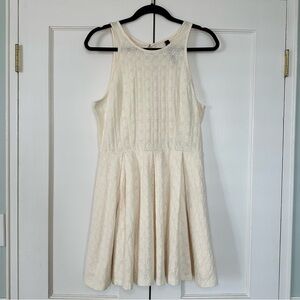 JESSICA SIMPSON Ivory/Off-White Lace Dress with Pleated Skirt